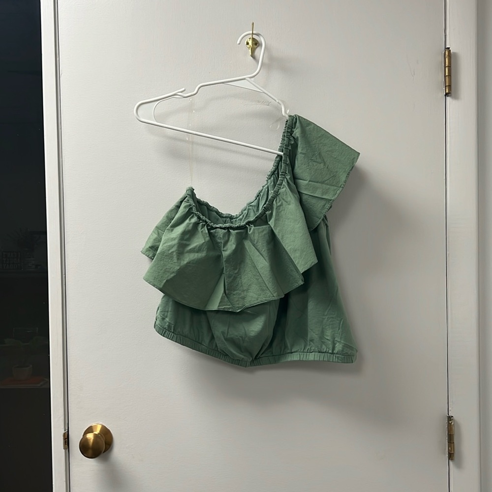 Women’s cropped shoulder top